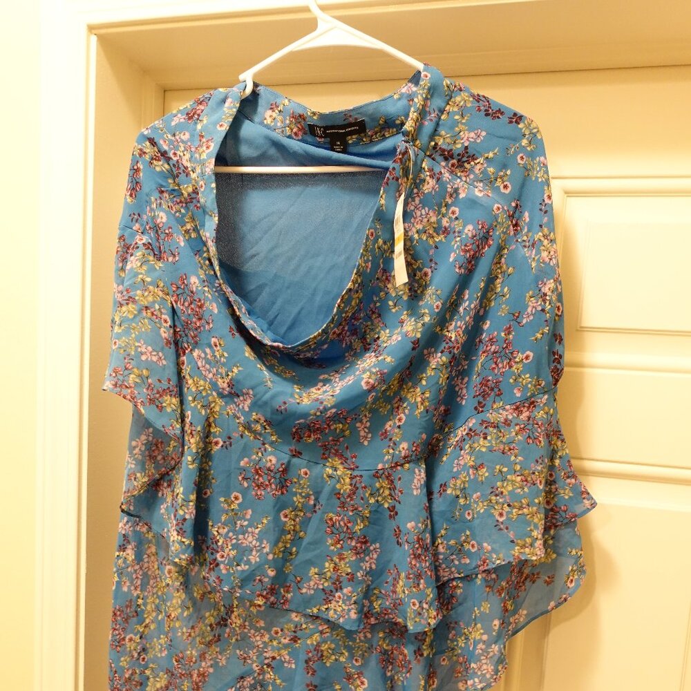 NWT beautiful blue skirt from International concepts